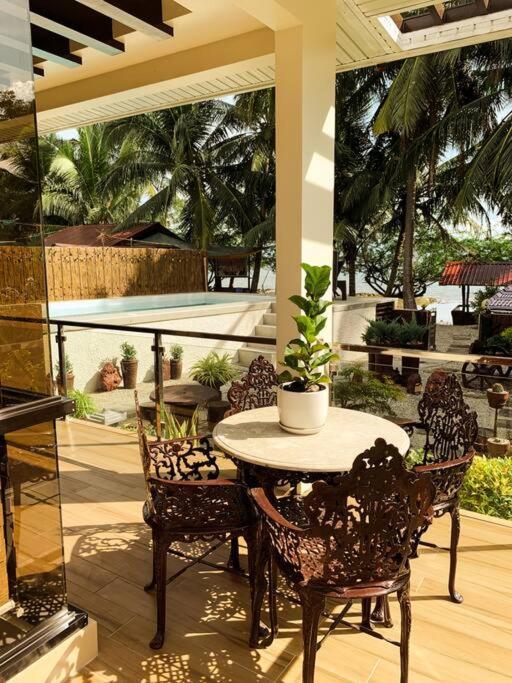 Beach Getaway Studio Villa In Lobo Exterior photo